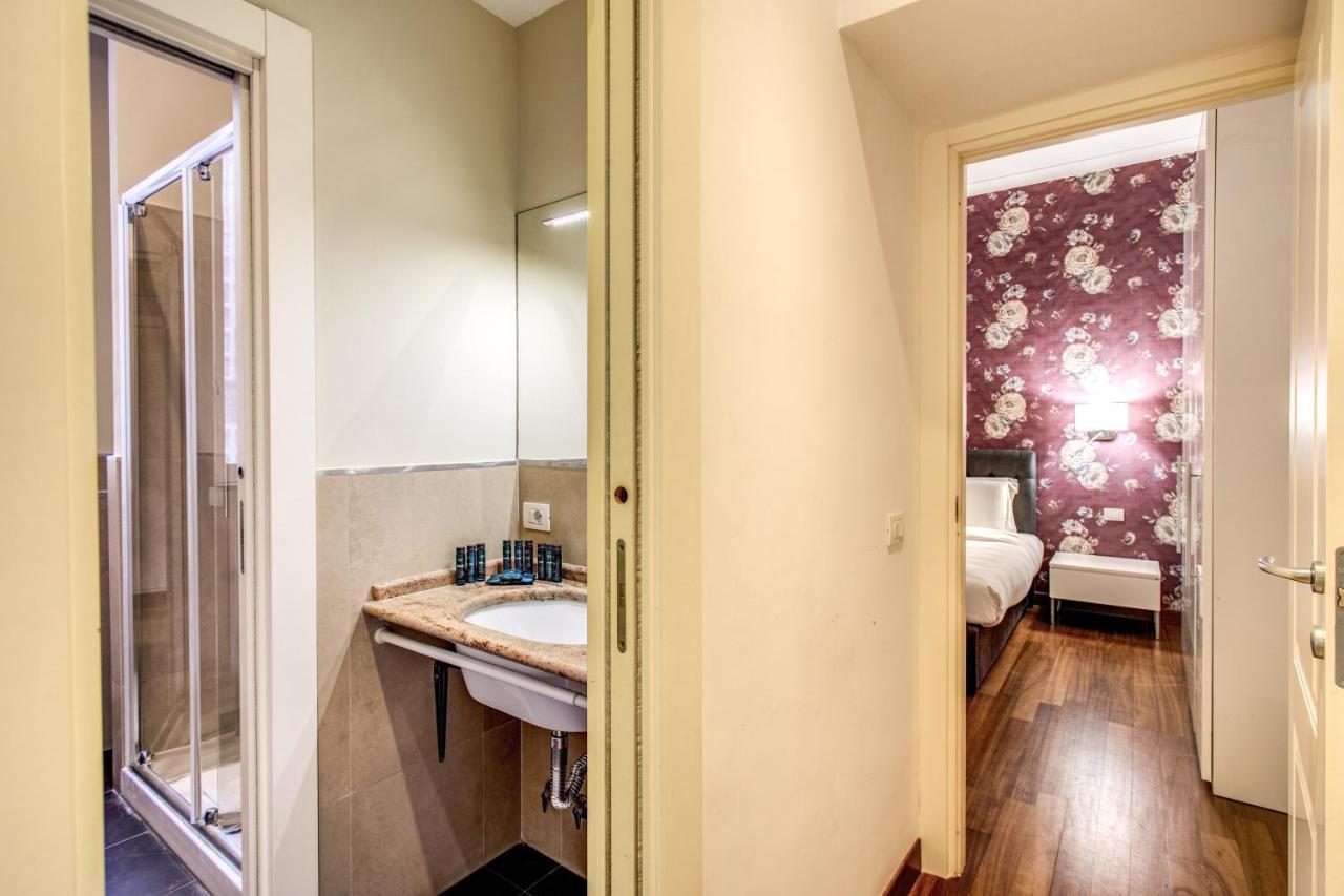 Bernini Near The Trevi Fountain - 4 Bedroom Appartement *